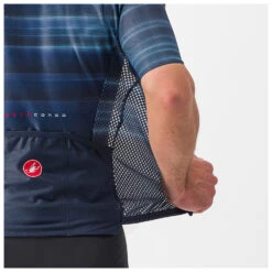 Castelli Climber's 3.0 SL2 - Cycling Jersey -Outdoor Clothing Store castelli climbers 30 sl2 cycling jersey detail 4