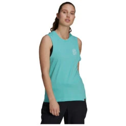 Five Ten Women's Graphics Stealth Cat - T-shirt -Outdoor Clothing Store five ten womens graphics stealth cat t shirt detail 3