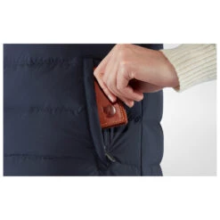 FJÄLLRÄVEN Women's Greenland Down Liner Vest - Down Vest 16 FJÄLLRÄVEN Women's Greenland Down Liner Vest - Down Vest -Outdoor Clothing Store fjaellraeven womens greenland down liner vest down vest detail 8