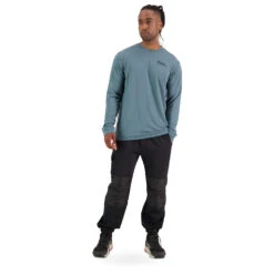 Mons Royale Icon L/S - Merino Shirt -Outdoor Clothing Store mons royale icon l s merino shirt detail 4