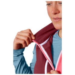 Ortovox Women's Fleece Grid Vest - Merino Vest 5 Ortovox Women's Fleece Grid Vest - Merino Vest -Outdoor Clothing Store ortovox womens fleece grid vest merino vest detail 3