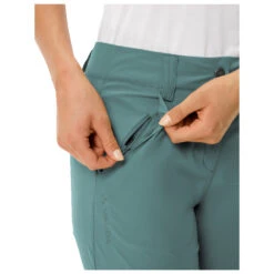 VAUDE Women's Neyland Shorts - Shorts -Outdoor Clothing Store vaude womens neyland shorts shorts detail 3